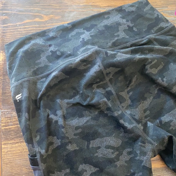 Fabletics powerhold XL gently used - Picture 4 of 5